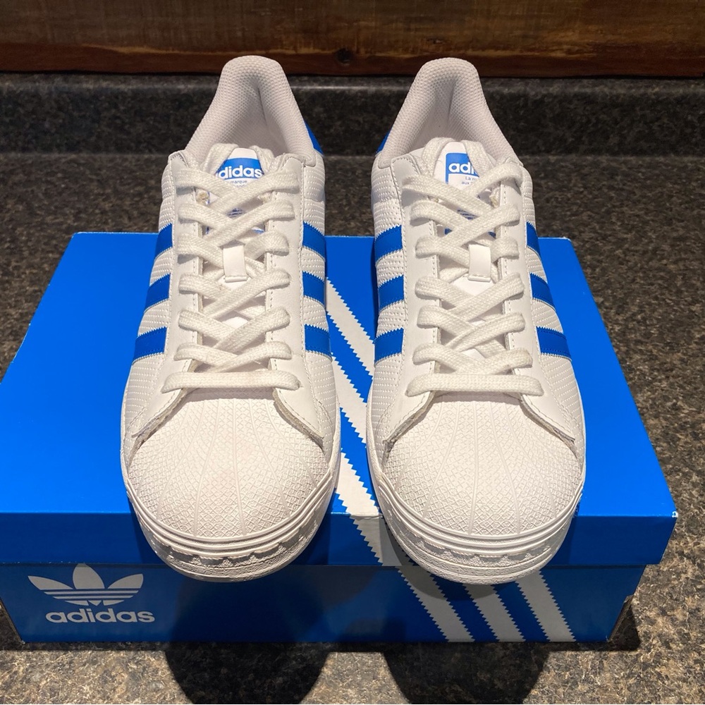 ***SOLD*** Adidas Superstar - Men’s size 10